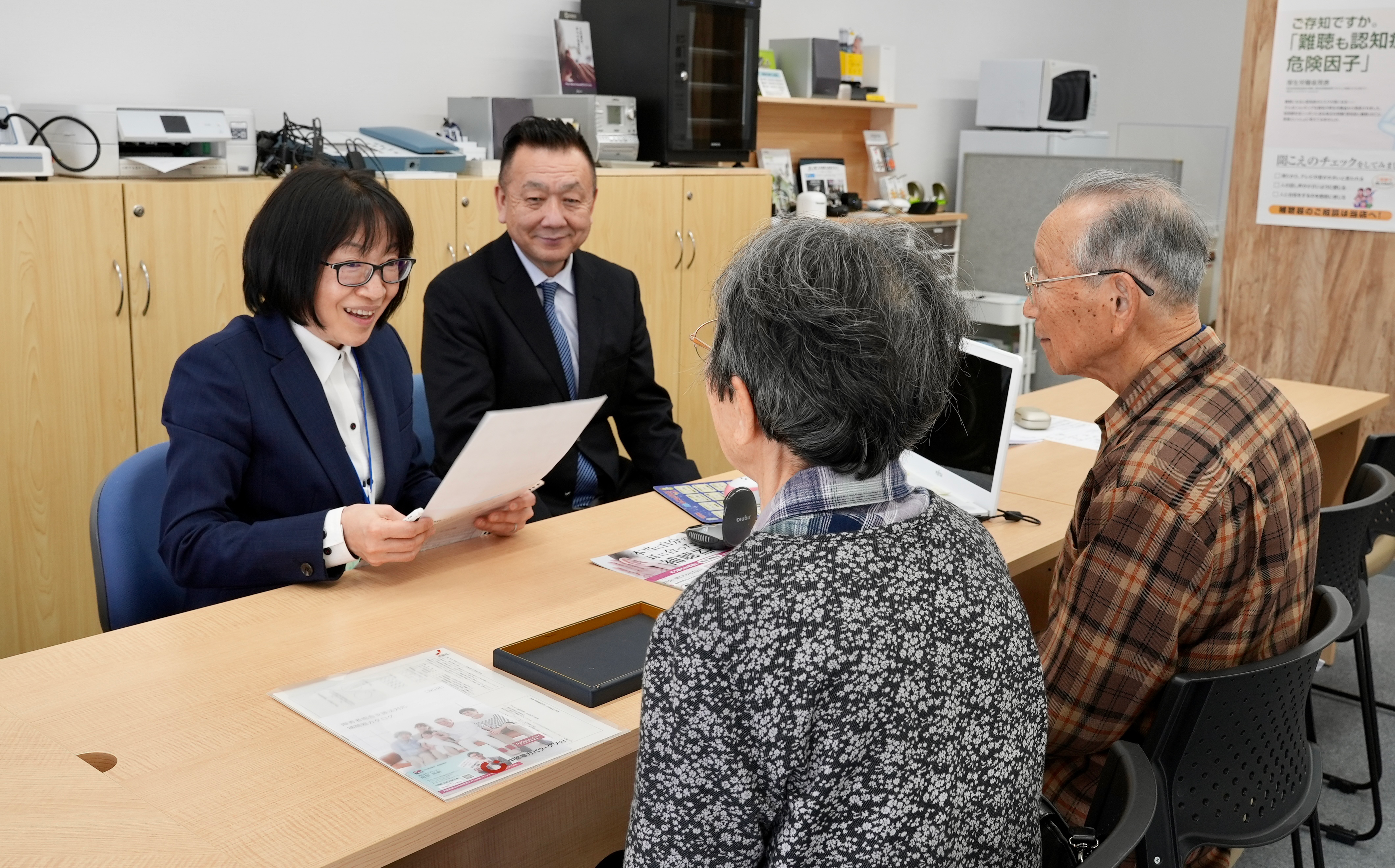 岐阜補聴器は岐阜市加納の認定補聴器専門店です。補聴器ではなく「きこえ」をご提供することをモットーとし、皆様の日常でのご不便にお役に立てることが私達の何よりの喜びです。